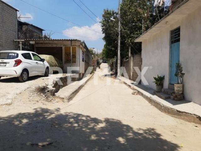 REMATO TERRENO CON CONSTRUCCIÓN EN COLONIA LA VENTA 4