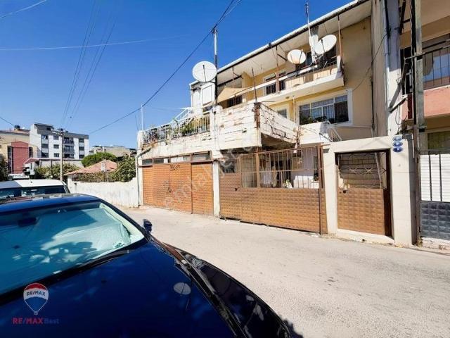 Bayrakli, İzmir içerisinde satılık Villa