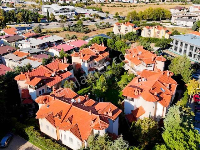 Yenişehir Mahallesi, Merkezefendi içerisinde satılık Villa