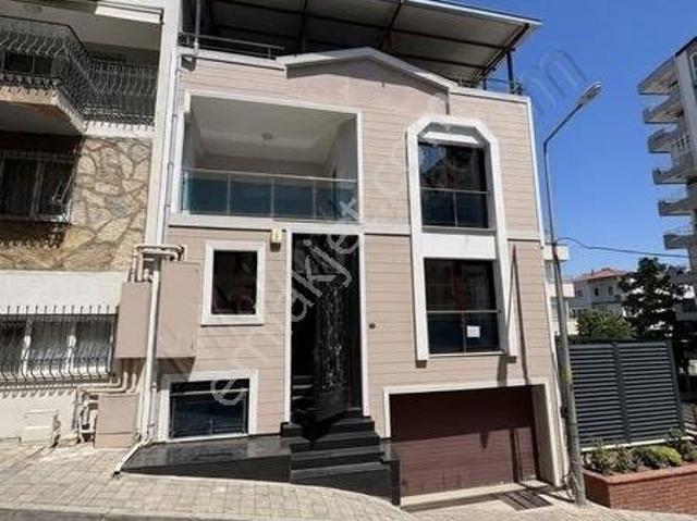 Balçova, İzmir içerisinde kiralık Villa