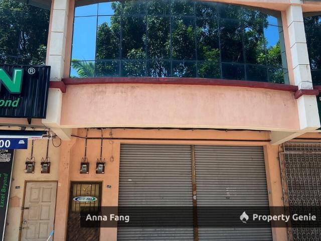 Shop for sale in Malaka