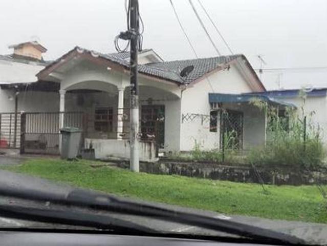 Terraced House for sale in Rembia, Malaka