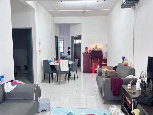 Terraced House for sale in Malaka