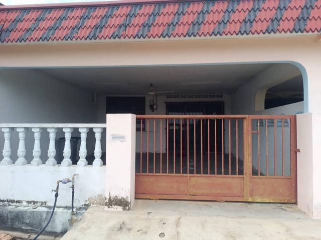 Terraced House for sale in Rembia, Malaka