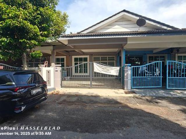 Terraced House for sale in Malaka