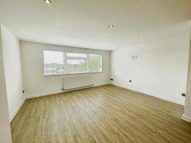 Apartment for rent in Cliff Hill, Green Close
