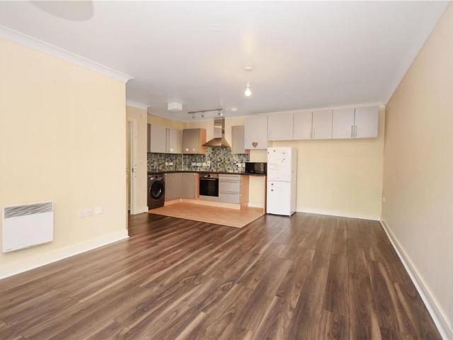 Apartment for rent in Rosehill, Greater London