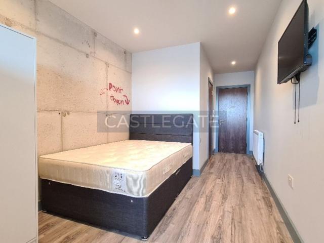 Studio for rent in Huddersfield, West Yorkshire