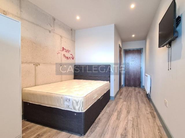 Studio for rent in Huddersfield, West Yorkshire
