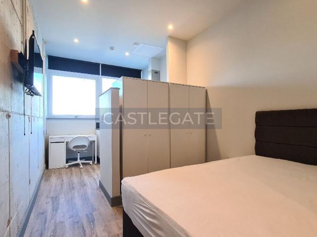 Studio for rent in Huddersfield, West Yorkshire