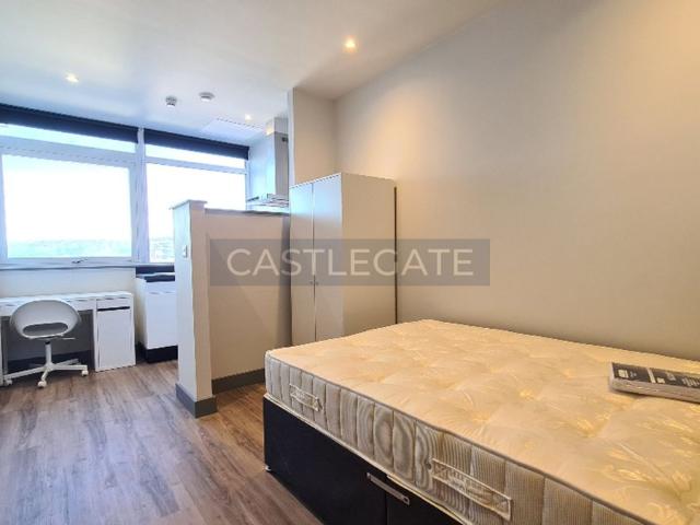 Studio for rent in Huddersfield, West Yorkshire