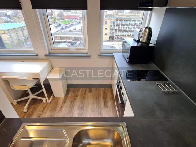 Studio for rent in Folly Hall, Kirklees