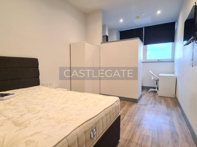 Studio for rent in Huddersfield, West Yorkshire