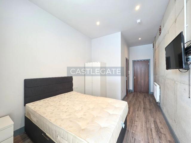 Studio for rent in Huddersfield, West Yorkshire