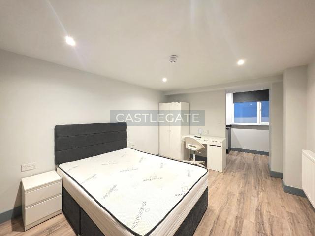 Studio for rent in Huddersfield, West Yorkshire