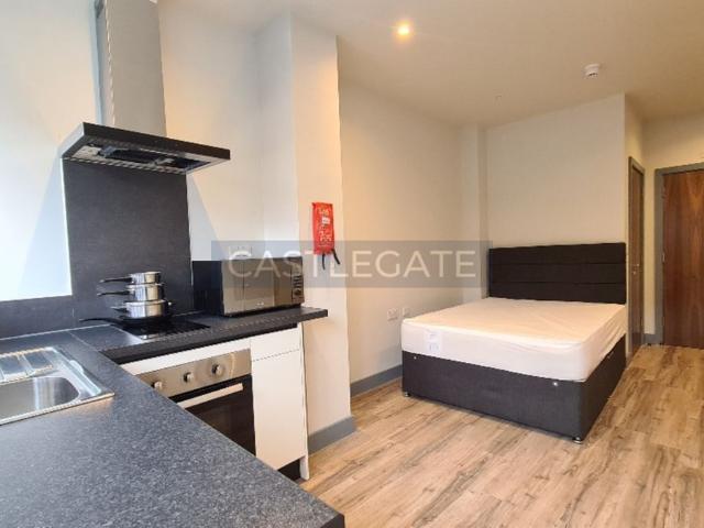 Studio for rent in Folly Hall, Kirklees