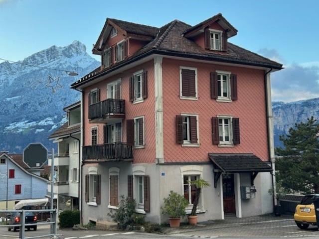 Mehrfamilienhaus kaufen in Sisikon, Uri
