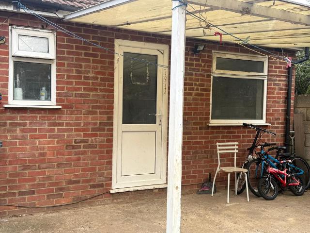 Studio for rent in Beavers, Greater London