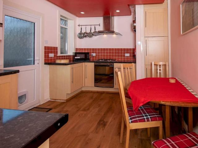 Apartment for rent in Victory Gardens, Renfrew