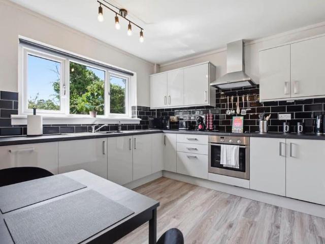 Apartment for rent in Dean Park, Renfrew