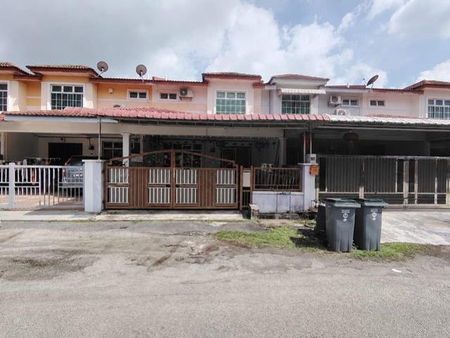 Terraced House for sale in Malaka