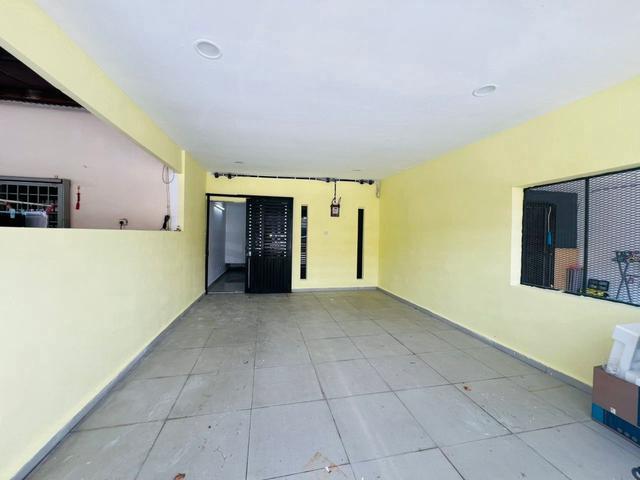 Terraced House for sale in Malaka