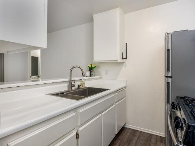 Apartment for rent in Canoga Park, California