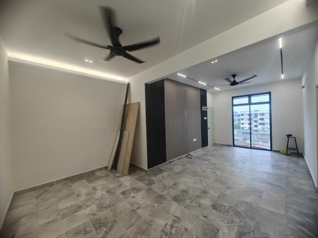 Flat for sale in Malaka