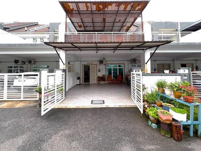 Terraced House for sale in Malaka