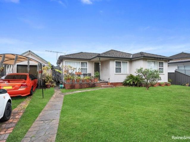 House for sale in Smithfield