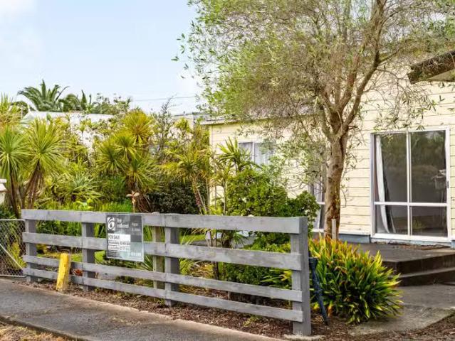 House for sale in Chaslands, Canterbury