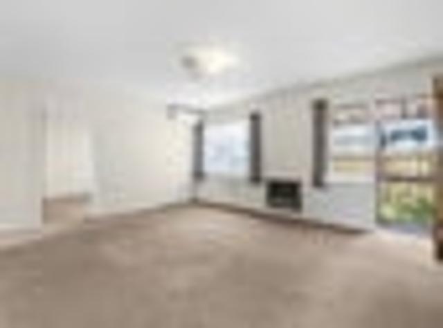 Apartment for sale in Chaslands, Canterbury