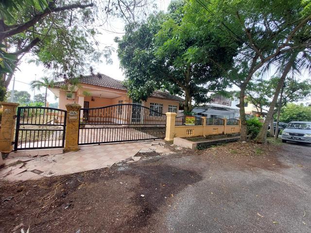 Bungalow for sale in Tanjong Sepat, Selangor