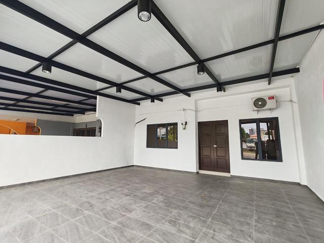Terraced House for sale in Malaka