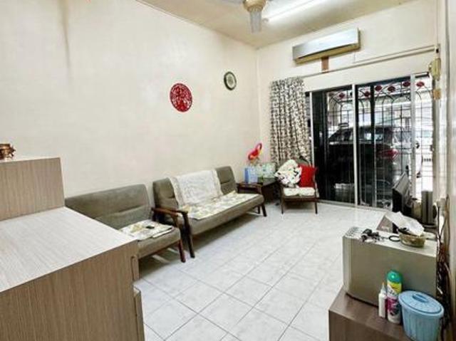 Terraced House for sale in Malaka