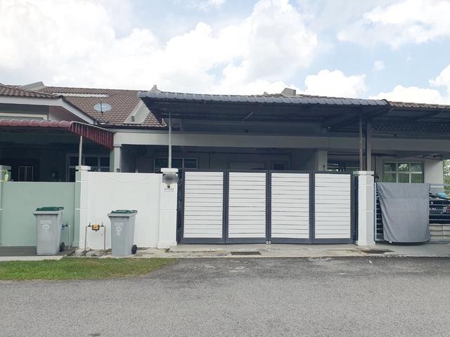 Terraced House for sale in Malaka