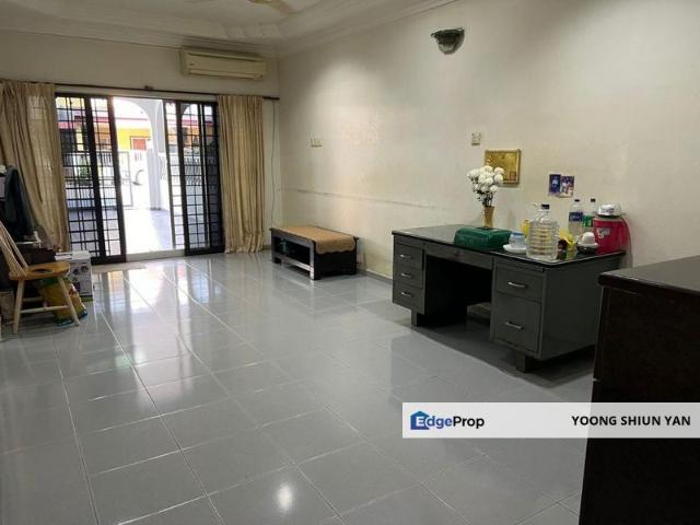 House for sale in Malaka