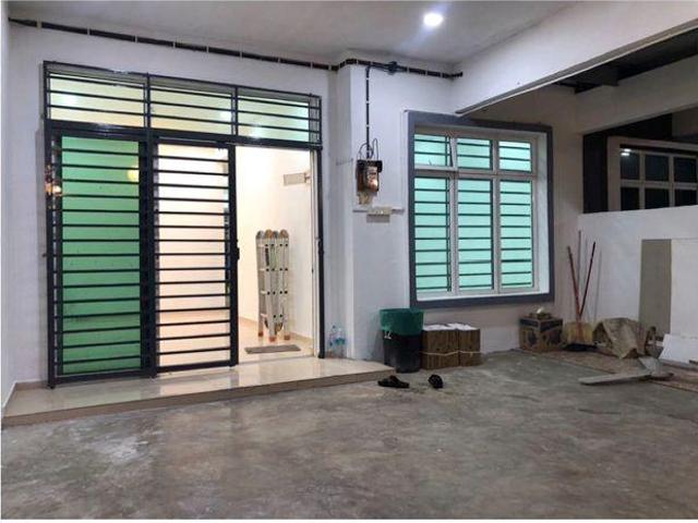 Terraced House for sale in Malaka