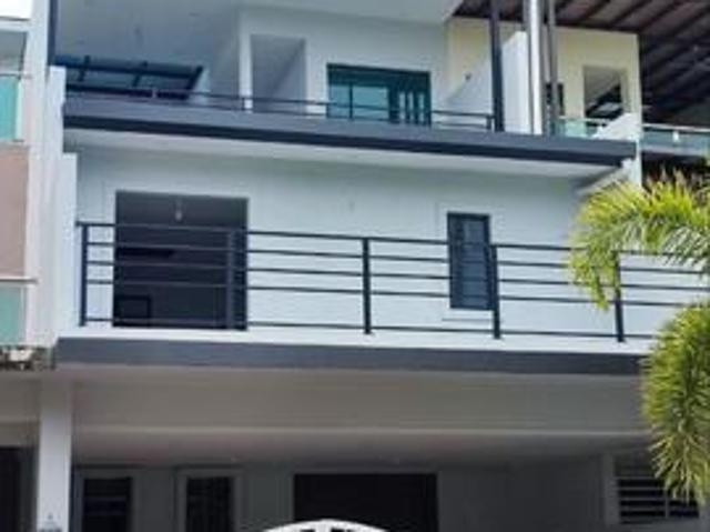 Terraced House for sale in Malaka