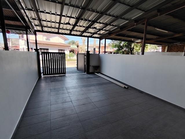 Terraced House for sale in Malaka