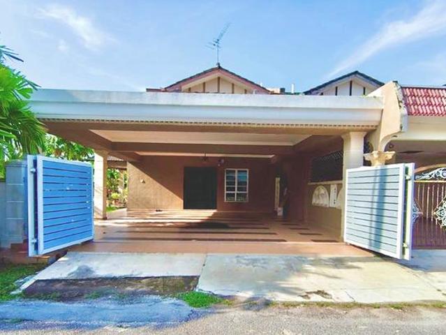 Terraced House for sale in Malaka