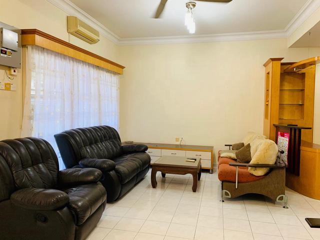Terraced House for sale in Malaka