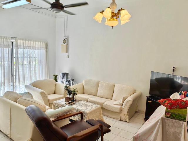 Terraced House for sale in Malaka