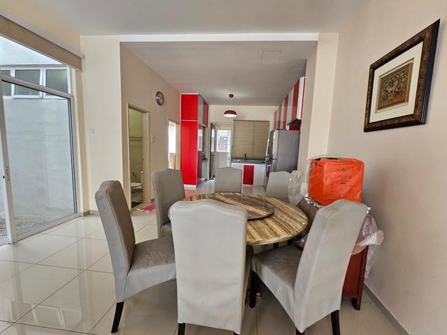Terraced House for sale in Malaka