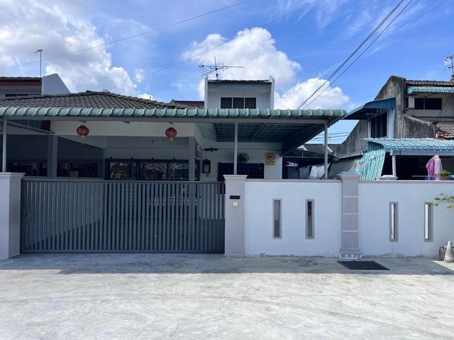 Terraced House for sale in Malaka