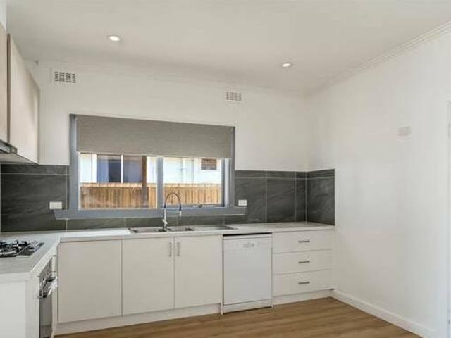 House for rent in Victoria