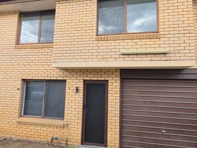 Townhouse for rent in Sydney, New South Wales