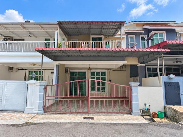 Terraced House for sale in Malaka