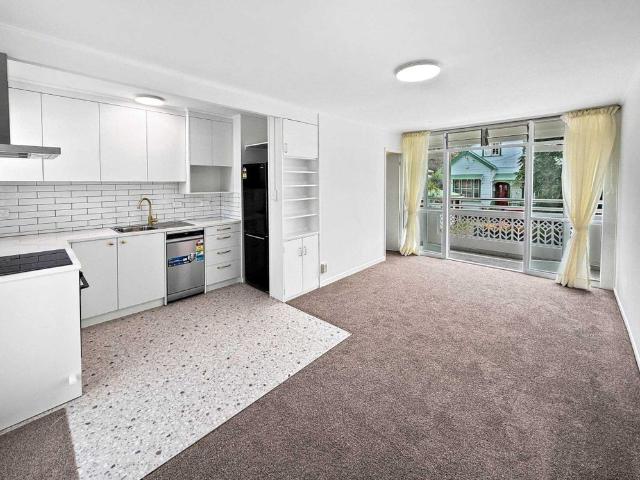 Apartment for rent in Newton, Auckland