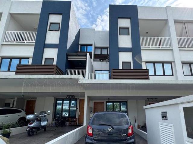 Townhouse for sale in Tanjong Sepat, Selangor
